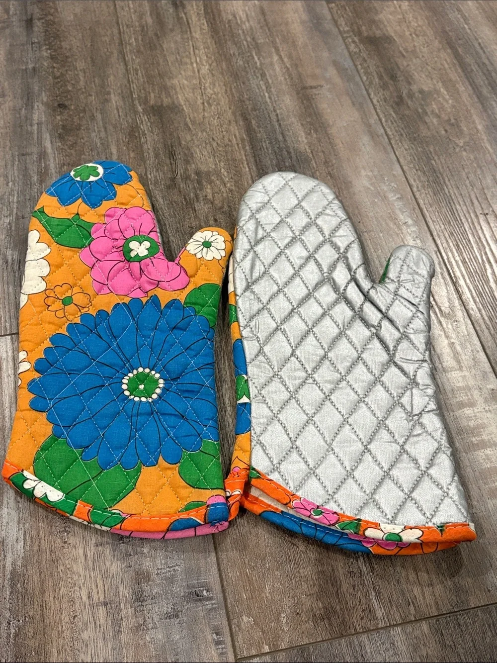 Pair of Retro Floral Oven Mitts